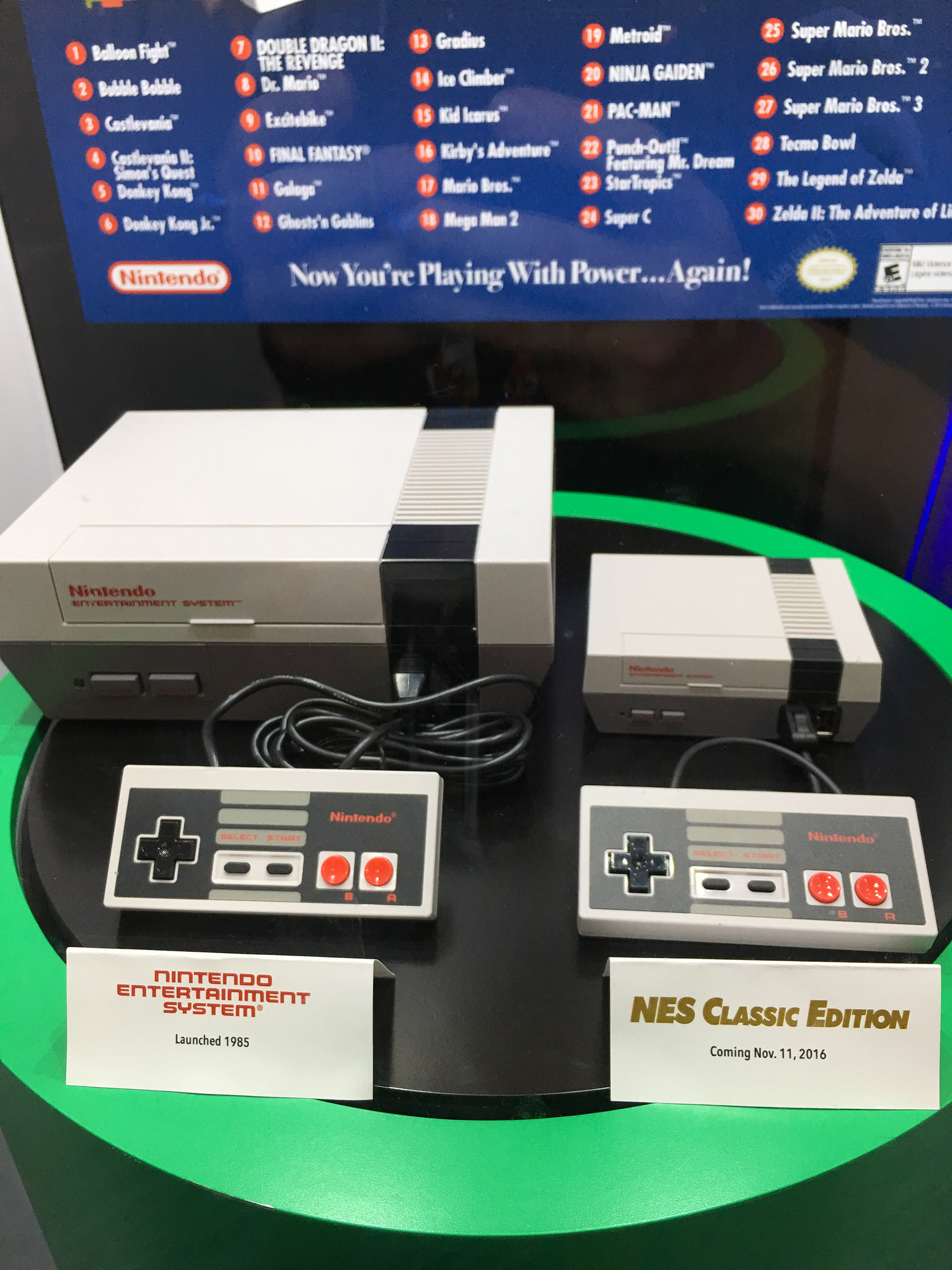 Les Nintendo NES Classic et mini et les 30 jeux dispo (Crédit Ewen Roberts via Flickr)